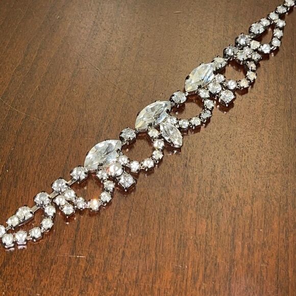 Vintage feston design clear crystal 16” necklace - Picture 7 of 7